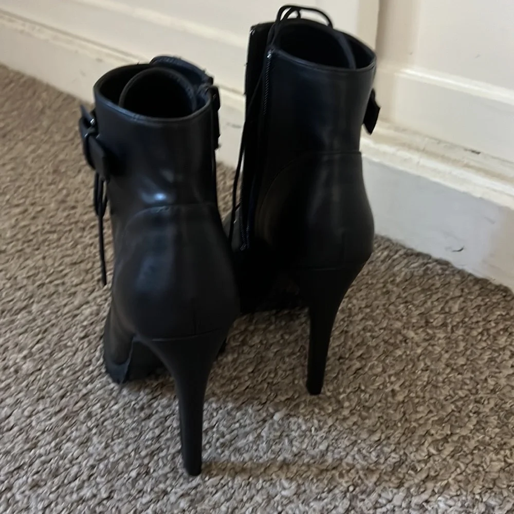 Chinese laundry heeled booties - Picture 4 of 5